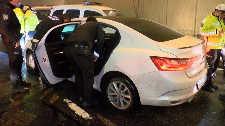 KAÇMAK İSTERKEN POLİS OTOLARINA ÇARPTI