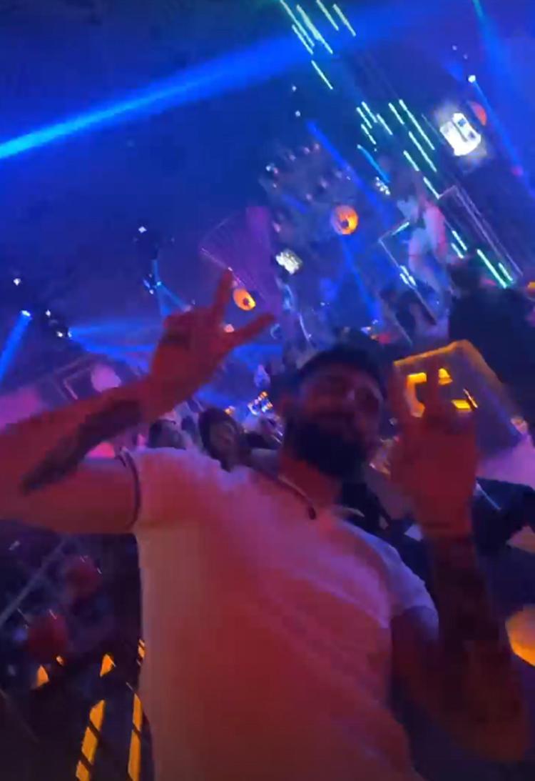 EĞLENCE MEKANINA GİTMİŞLER