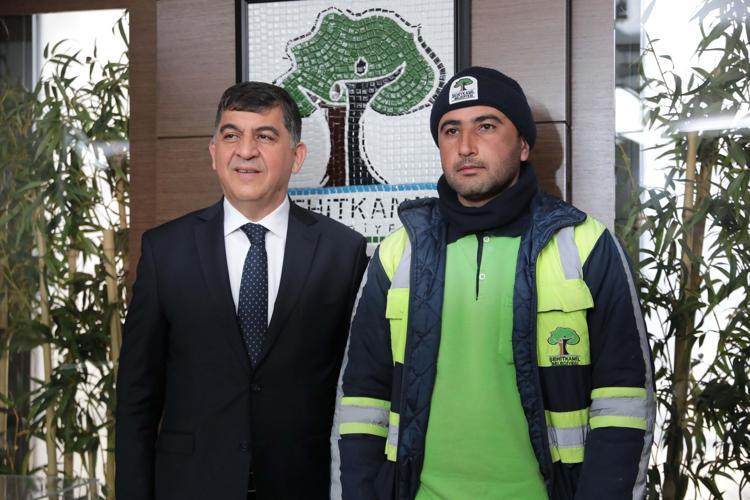 BELEDİYE BAŞKANINDAN ÖDÜL