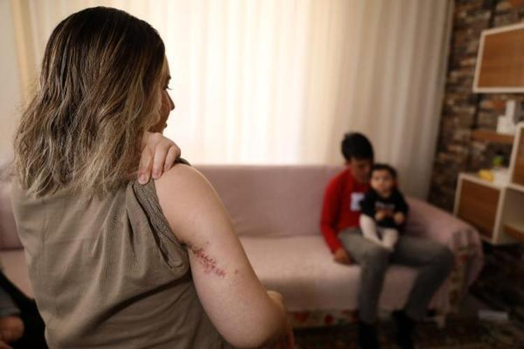 ŞİDDET UYGULADI, EVDEN ATTI