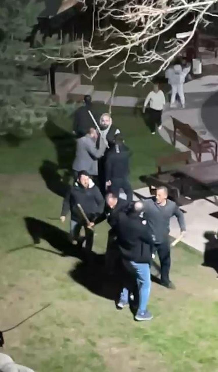 TÜM MAHALLELİNİN AMCASIYDI