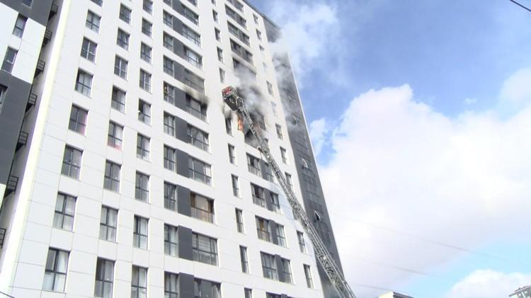 ASETON DÖKEREK YAKTI EVİ BEN O SIRADA ÇOCUĞUMLA BERABER DIŞARIDAYDIM.