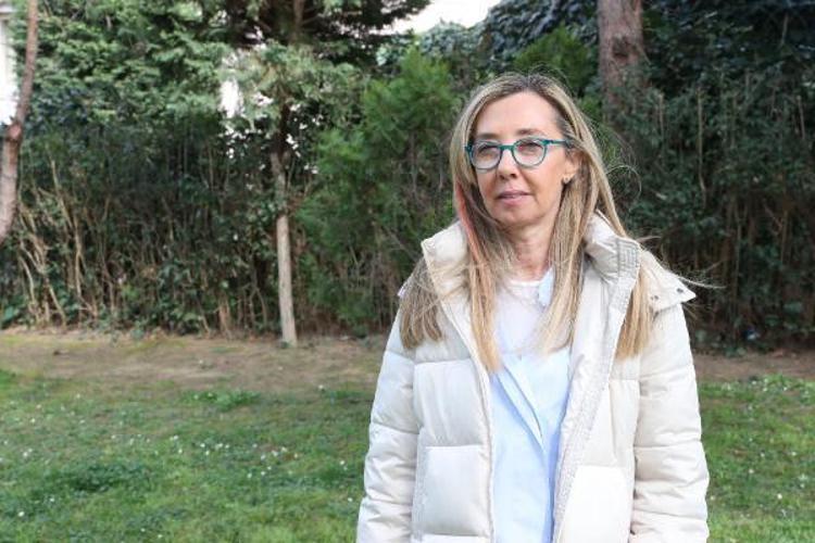 BABAM HEYKELLERİNİN ÖNÜNDEN AŞIKLAR, GENÇLER GEÇSİN İSTERDİ