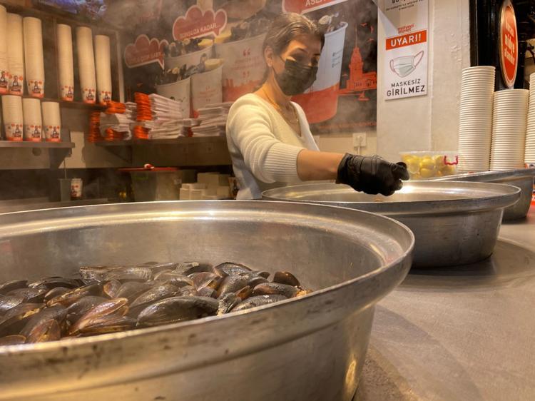 İSMİ MİDYECİ DENİZ OLSUN DEMİŞTİ KABUL ETMEDİM, KOLYEMİ SATTIM İSİM HAKKINI ÖYLE ALDIK