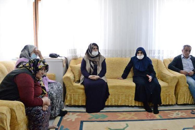 EVE GELİP GİDENLER VAR, DESTEK VERİYORLAR