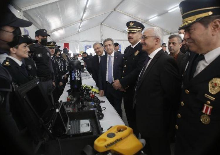 TAKSİM MEYDANINDA POLİS ÇADIRI