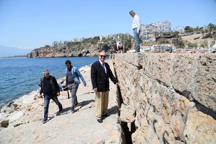 İLK ÇATLAKLAR 2018DE BELİRLENDİ