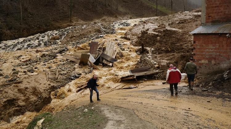 AFADDAN AÇIKLAMA: 19 EV BOŞALTILDI, 2 OKUL TAHLİYE EDİLDİ