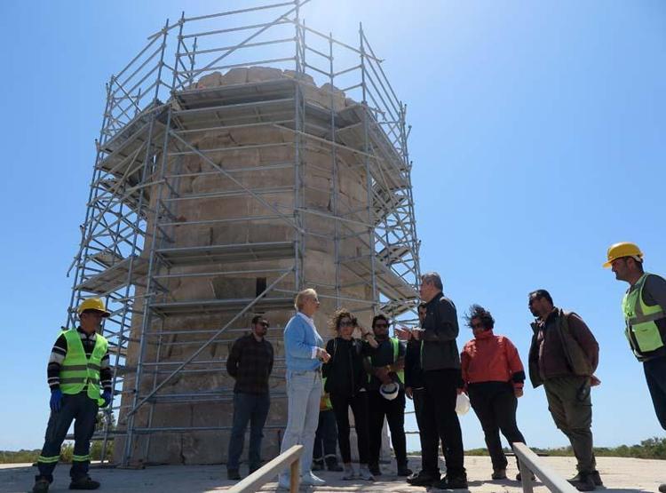 DENİZCİLERİN SELAMETİ İÇİN YAPILDIĞINI DÜŞÜNÜYORUM