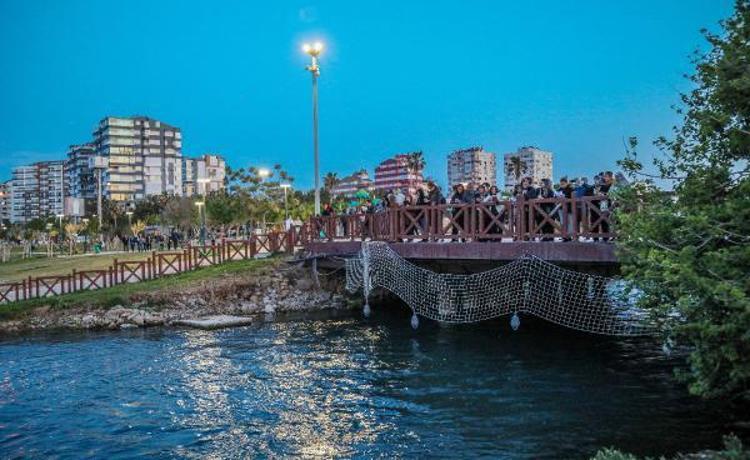 MİLLETVEKİLİ ARI DA PARKTA