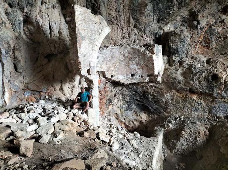 3 ADET YAZIT YER ALIYOR