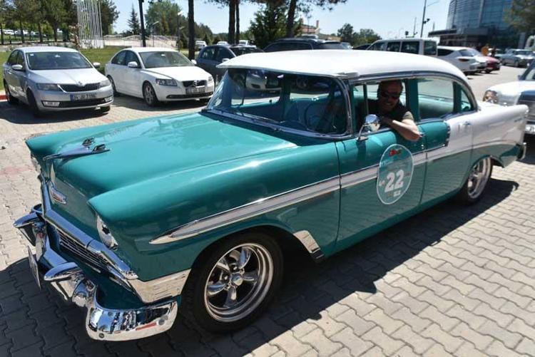 AMACIMIZ KLASİK OTOMOBİLLERİMİZİ YURT DIŞINDA TANITMAK