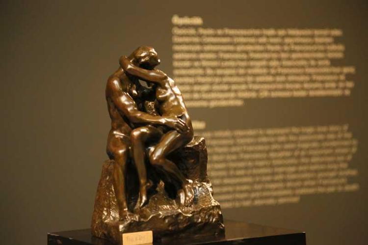 TÜRKİYEDE İLK DEFA AKSDE SERGİLENİYOR