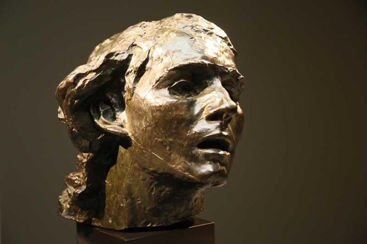 BAKIRKÖYDE DÜŞÜNEN ADAM HEYKELİ