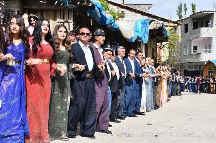 BORÇLAR ALTINDA MUTLULUĞUM, MUTSUZLUĞA DÖNÜŞECEKTİ