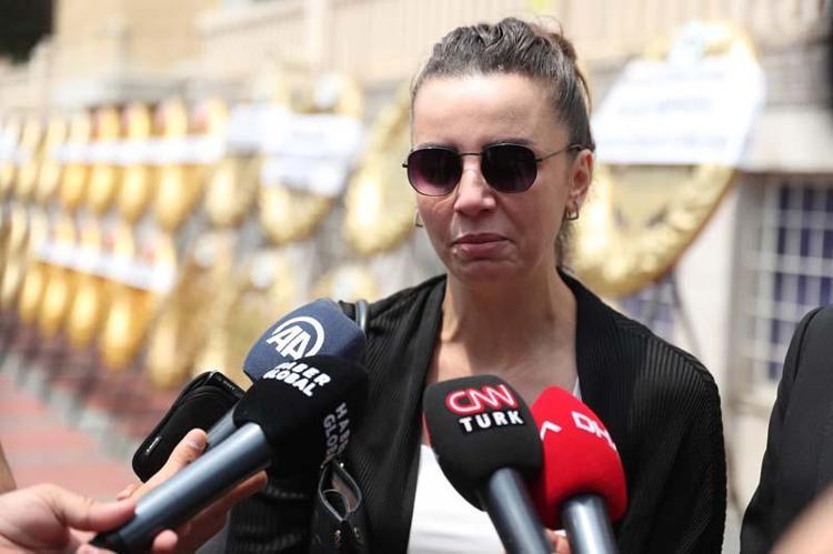 HASTALIĞINDA BİLE YETER Kİ SİZ ÜZÜLMEYİN DERDİ