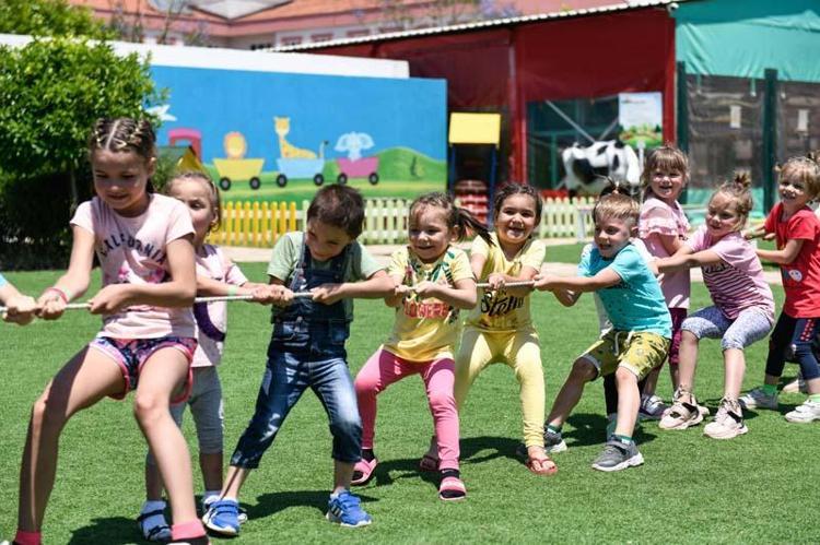 OYUN İÇİNDE OLDUKLARINI SANIYORLAR