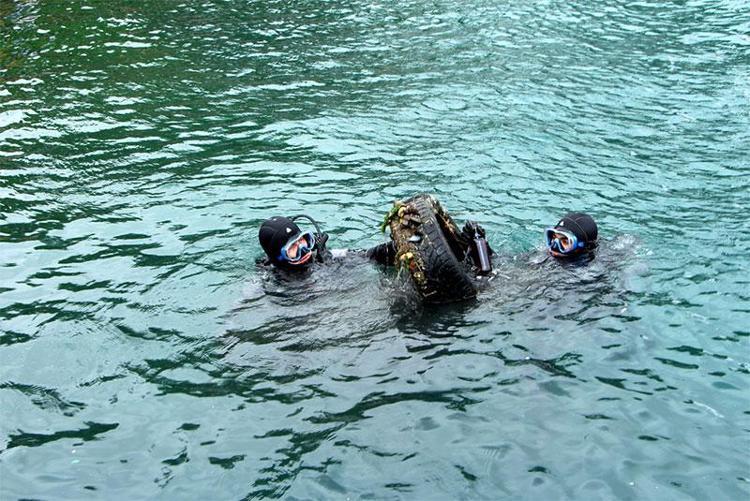 “DENİZİ KİRLETMESİNLER