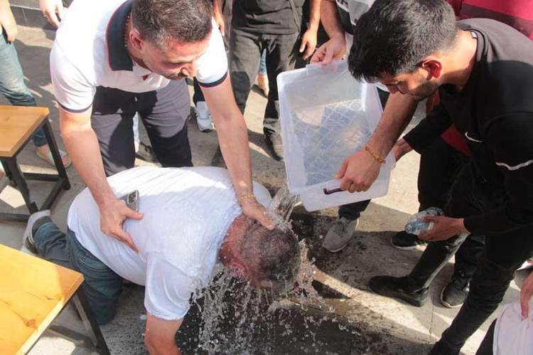 SU DÖKÜP AYILTMAYA ÇALIŞTILAR