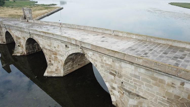 ÇATLAKLARIN KÖPRÜYE ZARAR VERDİĞİ TESPİT EDİLDİ