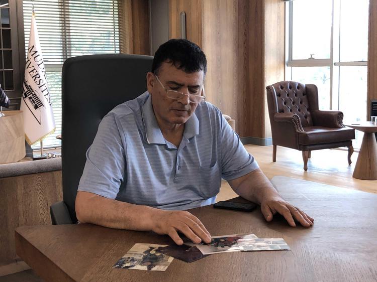 HEM OKUYORDUM HEM KİTAPÇILIK YAPIYORDUM