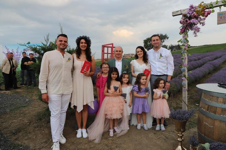 ARAL: MOR RENGİNİ ÇOK SEVİYORUM GÜZEL BİR FIRSAT OLDU