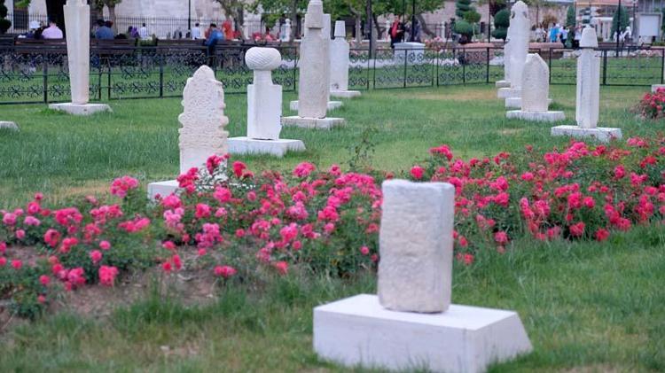 HER BİRİNİN AYRI HİKAYESİ VAR