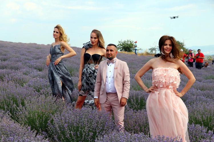 LAVANTA TARLASINDA İLK