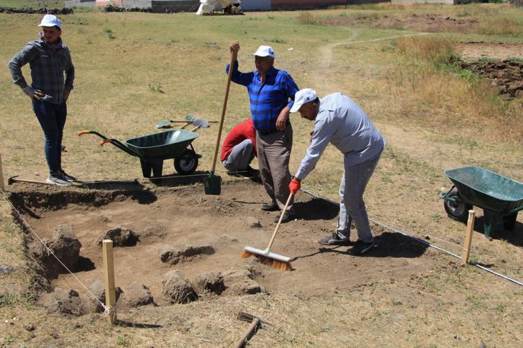 AÇILAN MEZARLAR 14ÜNCÜ YÜZYILA KADAR İNDİ
