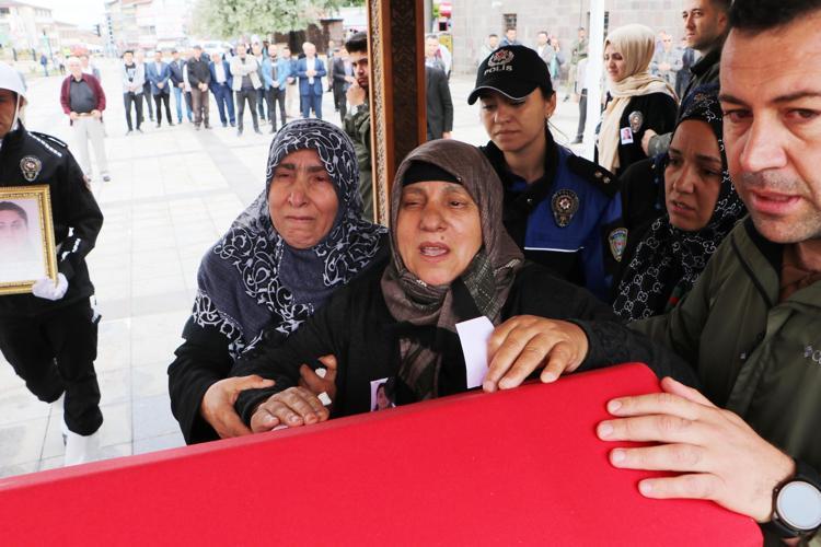 TEK HAYALİ POLİS OLMAKTI