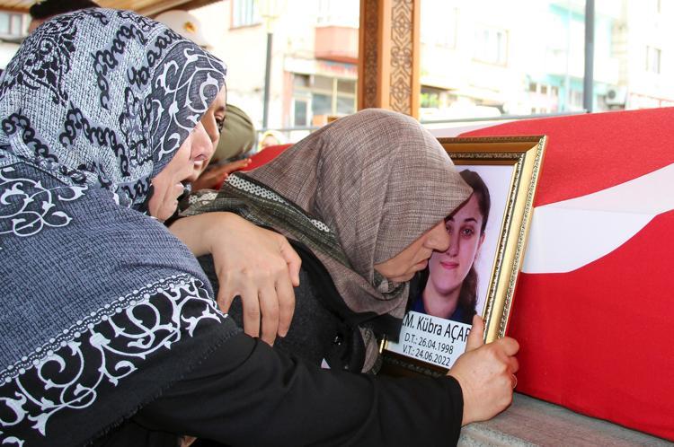 ANNESİ AĞITLAR YAKTI