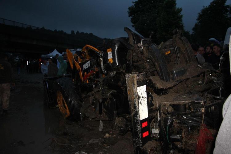 İŞ MAKİNESİ ÇIKARILDI