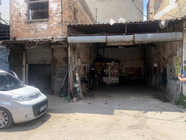 AĞABEYİNİ DE ÖLDÜRMÜŞ