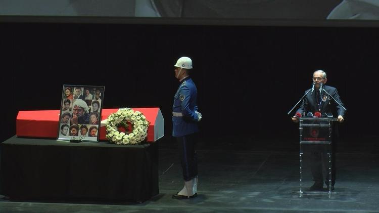 YILMAZ BÜYÜKERŞEN: AYNI ZAMANDA ÇOK YETENEKLİ BİR EDEBİYATÇIYDI