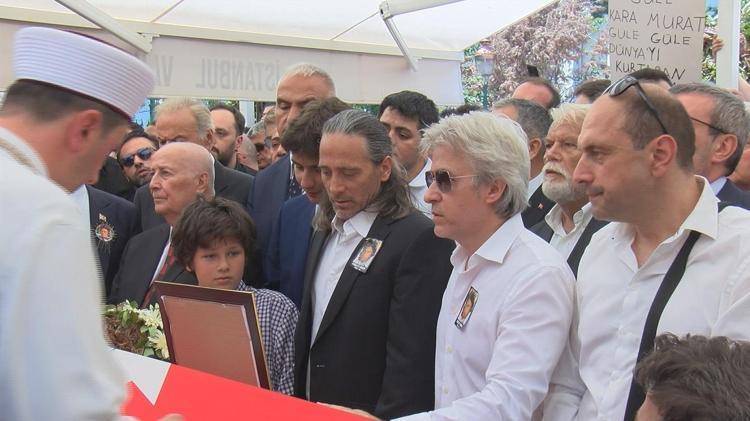 ELİNİ ÖPEBİLME ŞANSINA ERİŞTİM