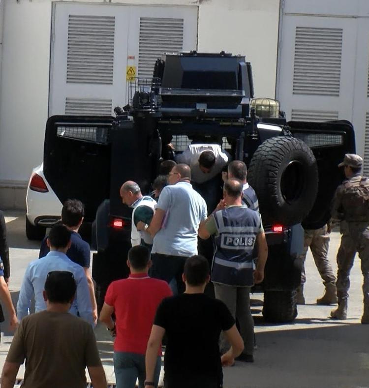 ŞÜPHELİ VE OĞLU ADLİYEDE