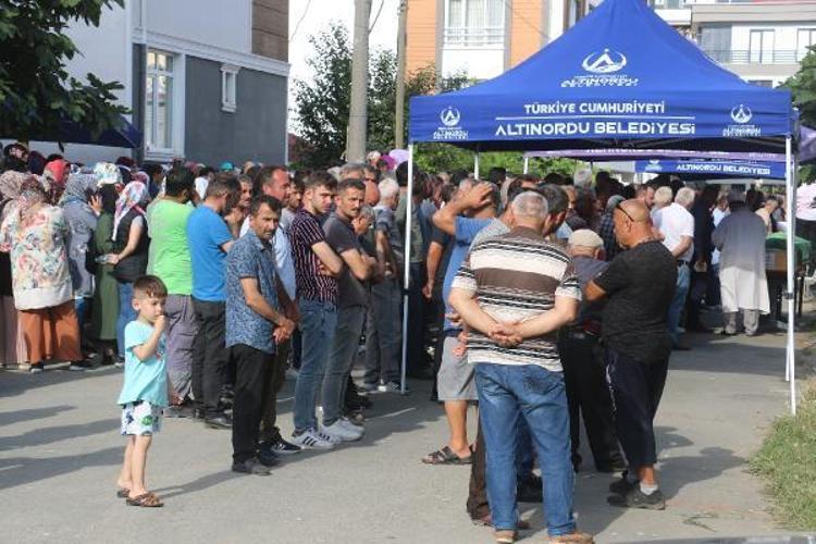 BABA TUTUKLANDI, OĞLU SERBEST