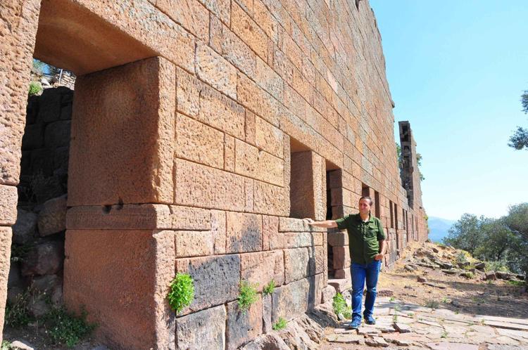 80 METRE UZUNLUĞUNDA, YÜKSEKLİĞİ 11 METRE