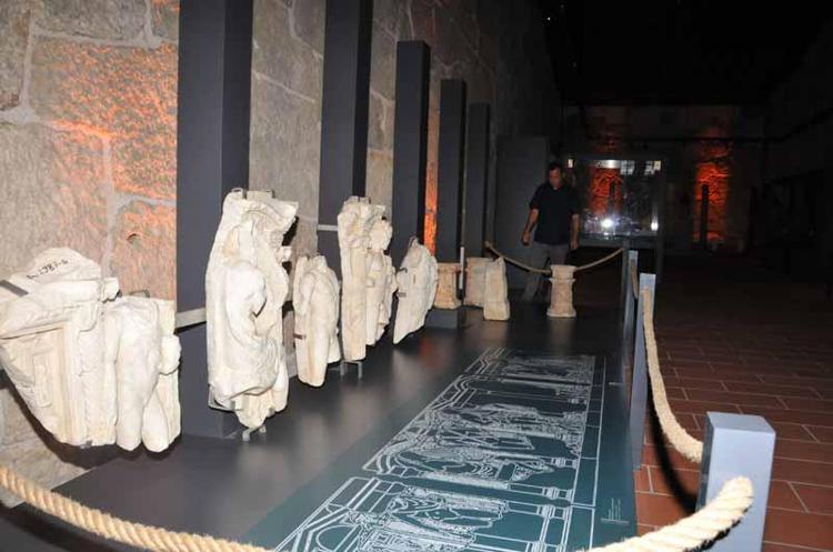 9 BİN 645 KİŞİ ZİYARET ETTİ