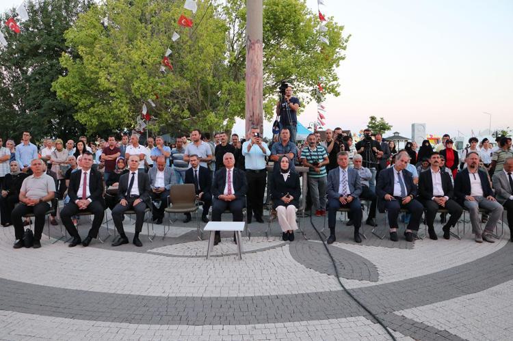 TEKİRDAĞDA SAHİL DOLGU ALANINDA TÖREN