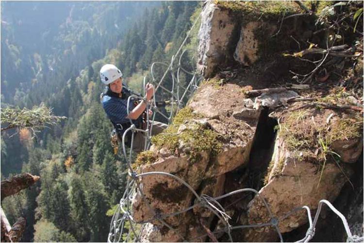 YAMAÇLAR ÇELİK AĞLA ÖRÜLMÜŞTÜ