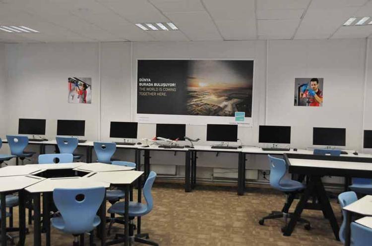 LİSE ÖĞRENCİLERİMİZE PROFESYONEL EĞİTİM VERİLECEK  Küresel Eğitim Anlaşması kapsamında Eğitim Merkezi Akreditasyonu anlaşmasıyla kurulan İGA Akademinin lise öğrencilere havacılık anlamında profesyonel eğitim vereceğini söyleyen Yaman konuşmasına şöyle devam etti: