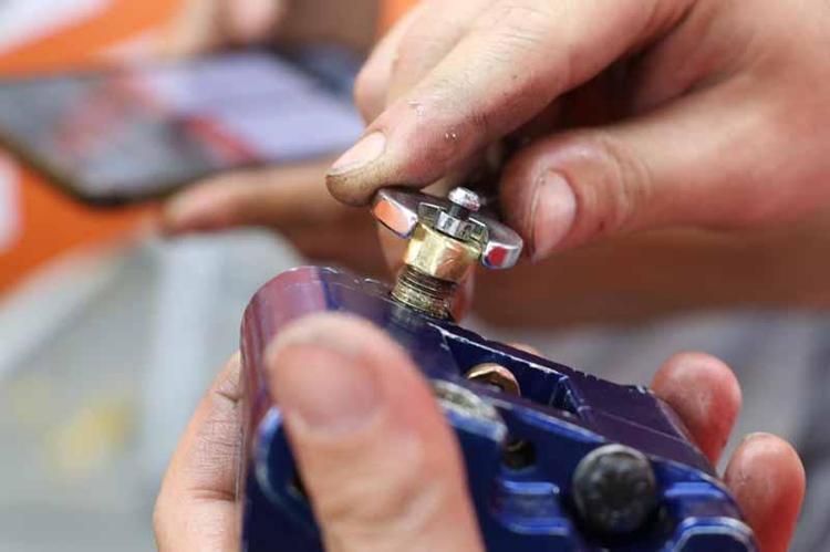 DRONUMUZ 1,5 DAKIKADA 7 LITRE SUYU BIRAKABİLİYOR