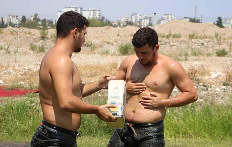 BİRBİRİMİZLE YARIŞIYORUZ