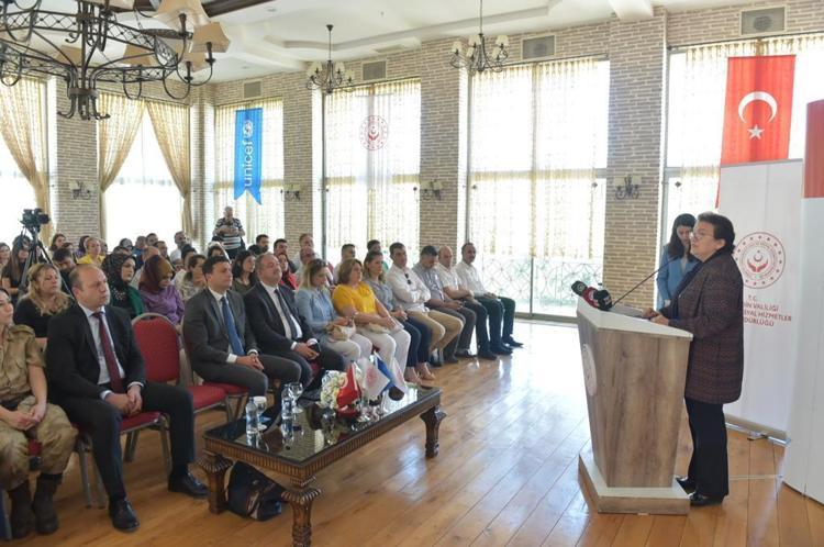 OKULA GİTMEYEN KIZ ÖĞRENCİLERE ZİYARET