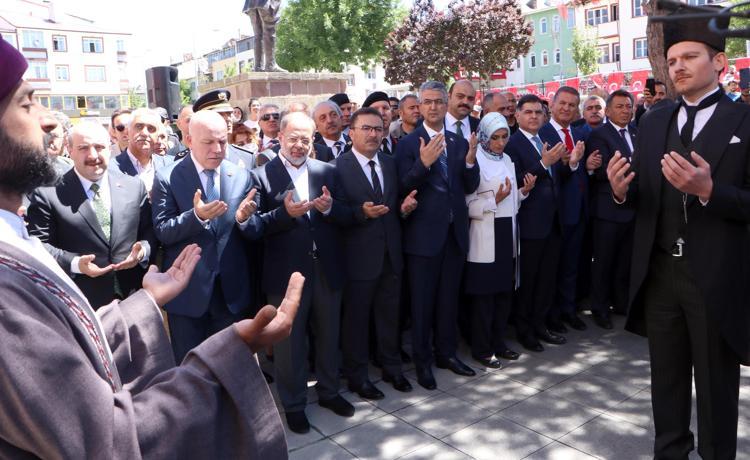 ÖLÜME GÜLÜMSEYEREK GİDİLDİĞİNİ GÖSTERDİK