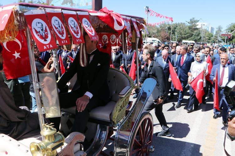 KÜLLERİMİZDEN DOĞDUK