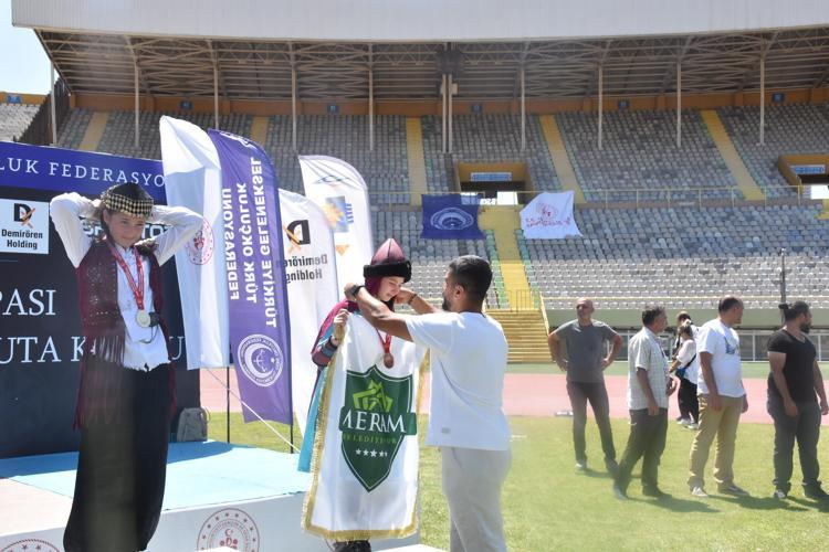 BAŞKAN TOKSÖZ GURURLU