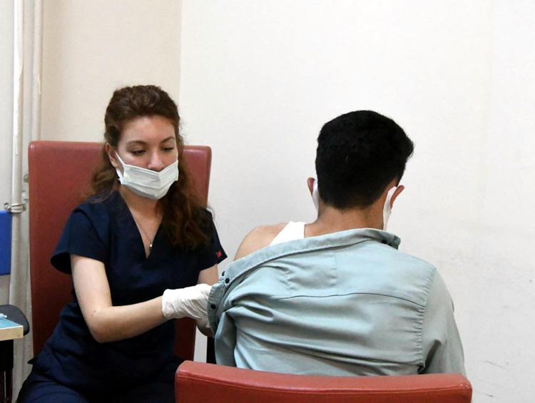 KAPALI ALANLARDA MASKE KULLANIN