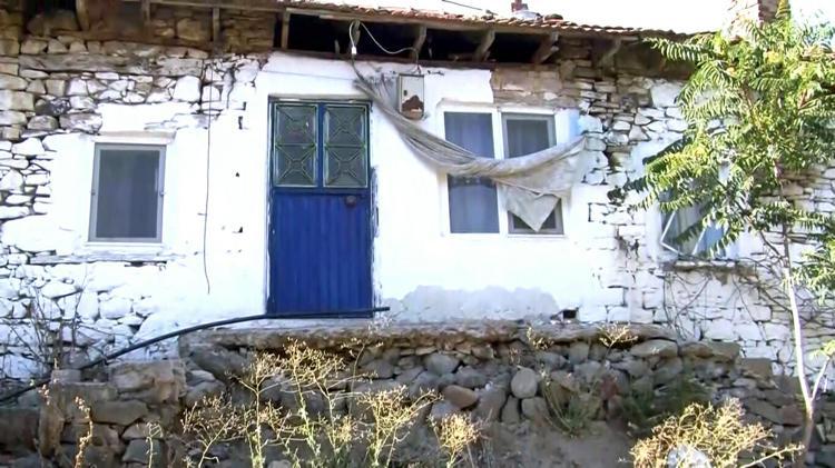 DERİNDEN GELEN SESLER DUYUYORUZ